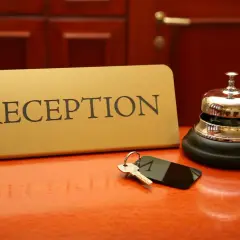 Czy w hotelu można przyjmować gości? Zaskakujące zasady i ograniczenia
