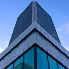 Ile pięter ma hotel Marriott w Warszawie? Zaskakujące informacje
