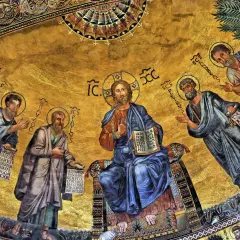 Złota mozaika w bazylice św. Pawła za Murami: Chrystus z apostołami, w tym św. Paweł, nauczający z księgą.