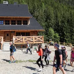 Ile kosztuje nocleg w schronisku? Sprawdź ceny i zniżki na wakacje