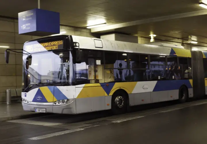 Autobus "Syntagma Express" na port lotniczy Ateny.