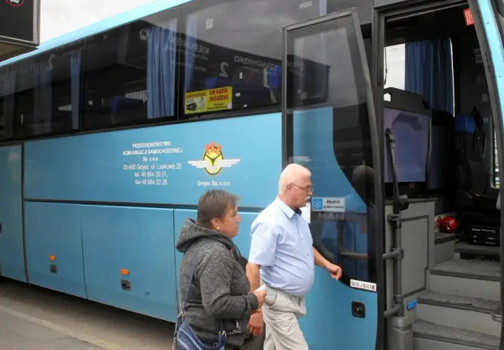 Gdzie się zatrzymuje PKS w Grójcu? Oto kluczowe lokalizacje przystanków