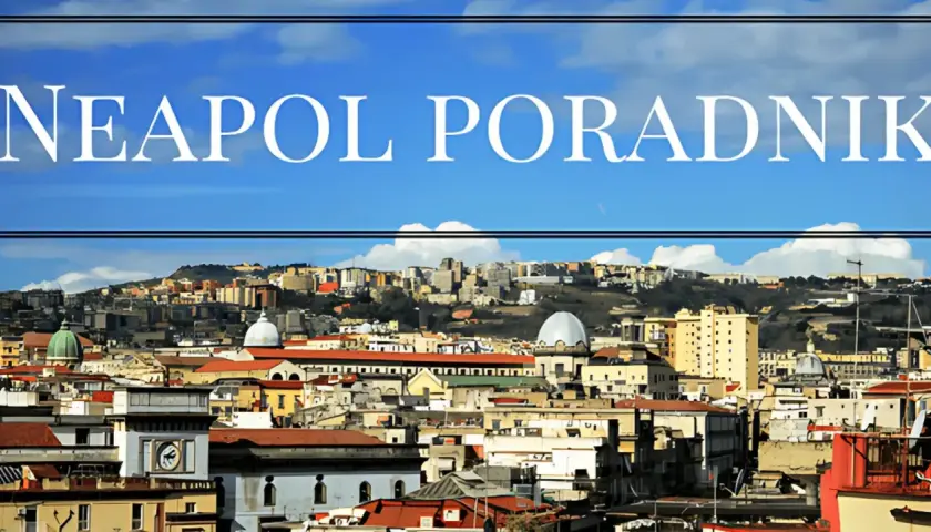 Widok na Neapol z lotniska. Miasto rozciąga się aż po wzgórza, a nad dachami górują kopuły.