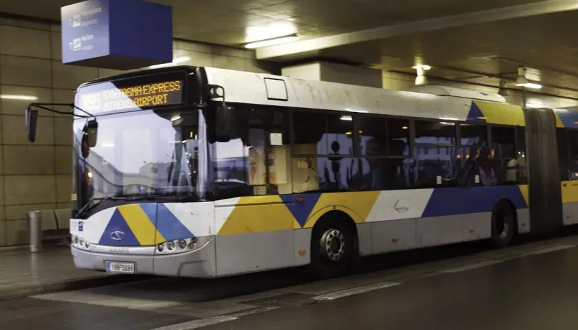 Autobus "Syntagma Express" na port lotniczy Ateny.