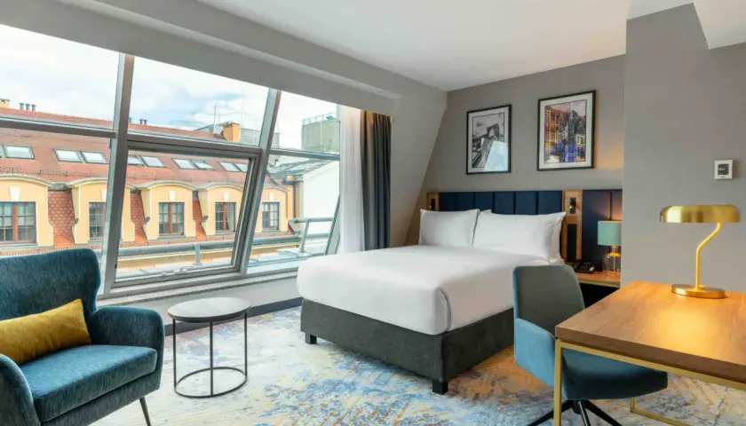 Czy osoba niepełnoletnia może wynająć pokój w hotelu? Zasady i wymagania