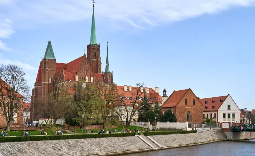 Ostrów Tumski Wrocław: przewodnik po zabytkach, legendach i latarniku