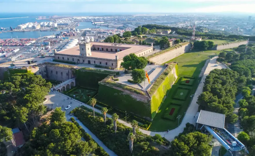 Castell de Montjuïc: Przewodnik, bilety, dojazd i widoki