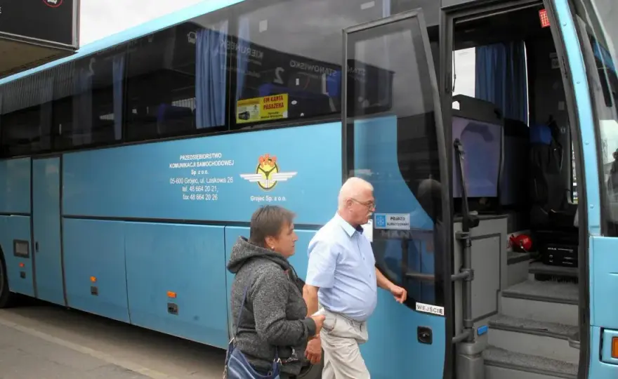 Gdzie się zatrzymuje PKS w Grójcu? Oto kluczowe lokalizacje przystanków