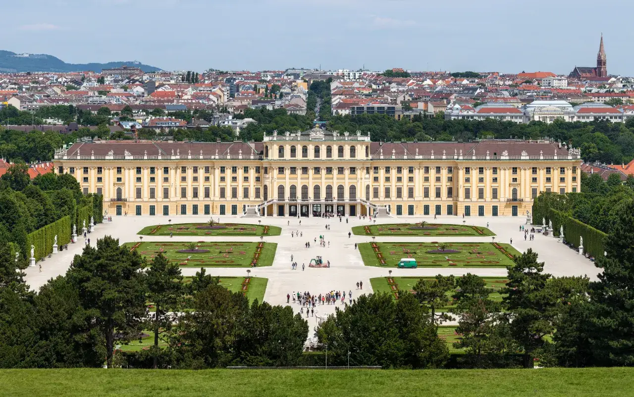 Pałac Schönbrunn i jego ogrody to obowiązkowy punkt na liście