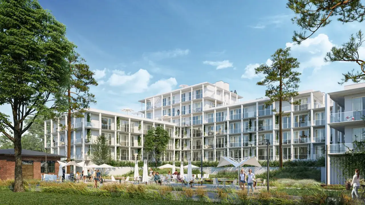 Nowoczesna architektura hotelowa w Mielnie, dawna fabryka samolotów zyskała nowe życie. Relaks na tarasie z widokiem na morze.