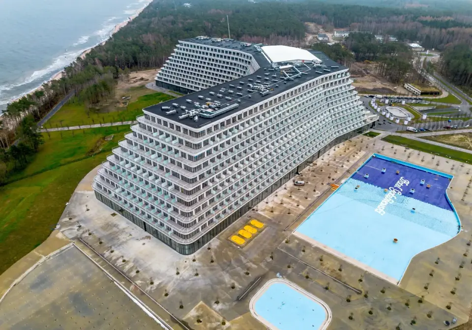 Kiedy otwarto Hotel Gołębiewski w Pobierowie? Sprawdź szczegóły